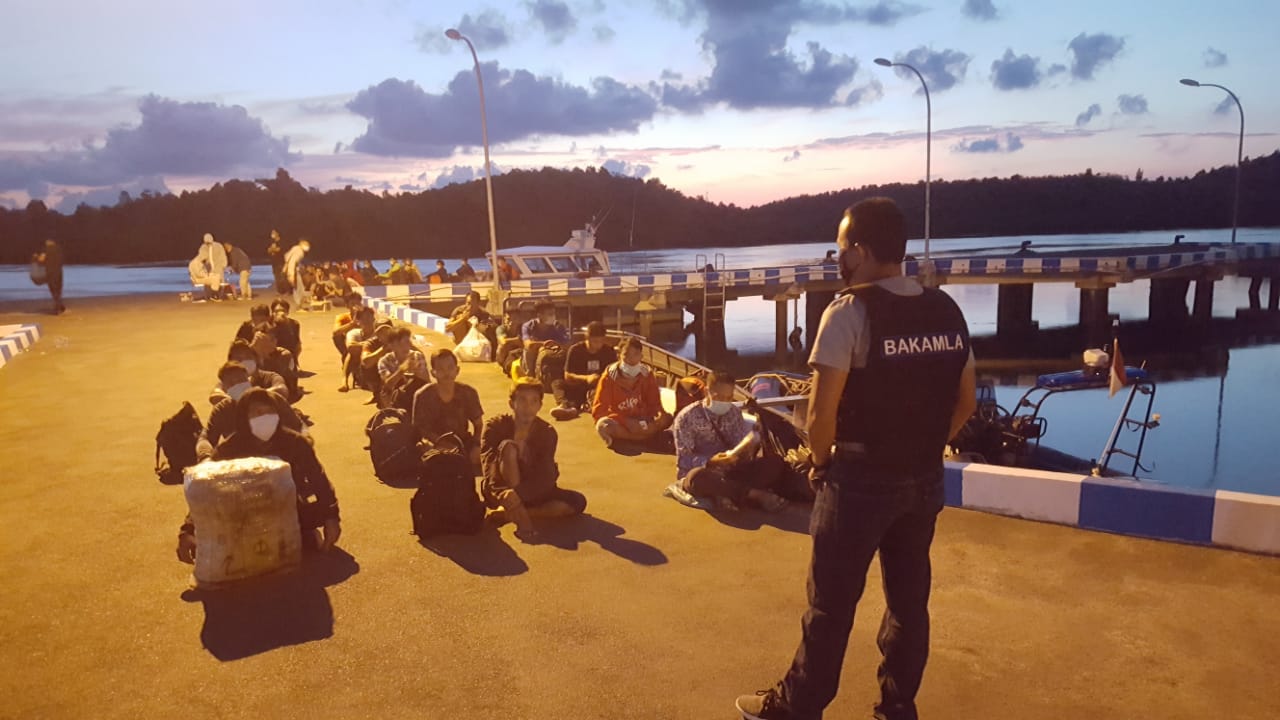 Bakamla amankan TKI yang akan masuk RI dari Malaysia secara ilegal