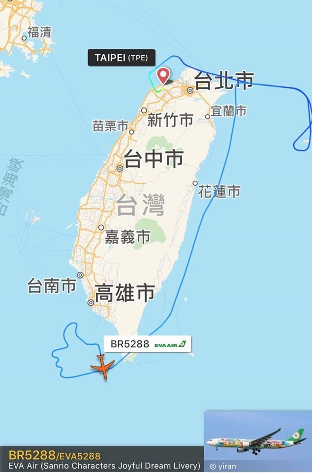 EVA Air Taiwan gambar jempol di langit saat penerbangan tamasya