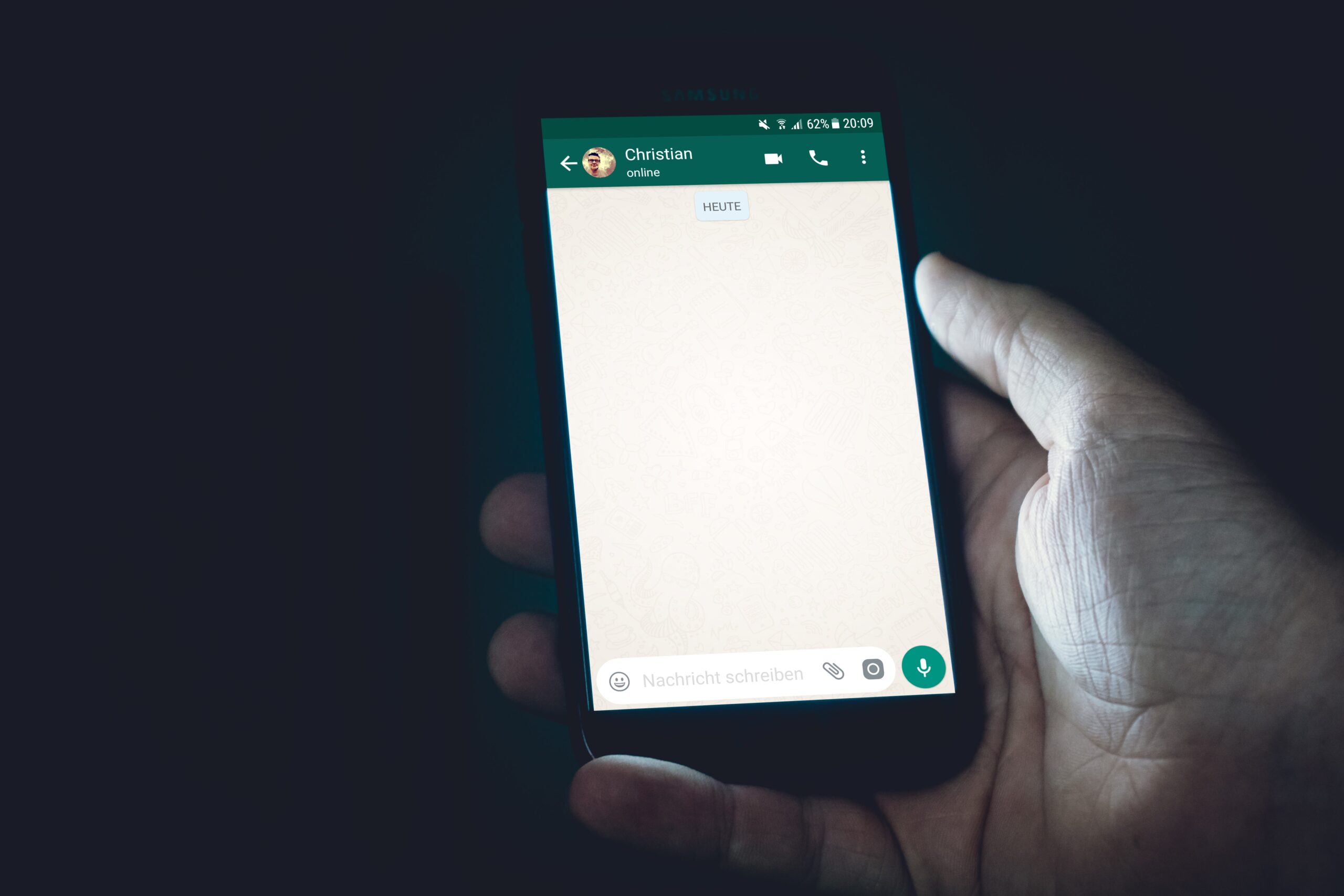 Warga Saudi gugat istri karena mengakses pesan WhatsApp