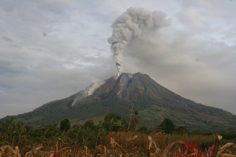 Indonesian volcanoes monitoring recognized worldwide
