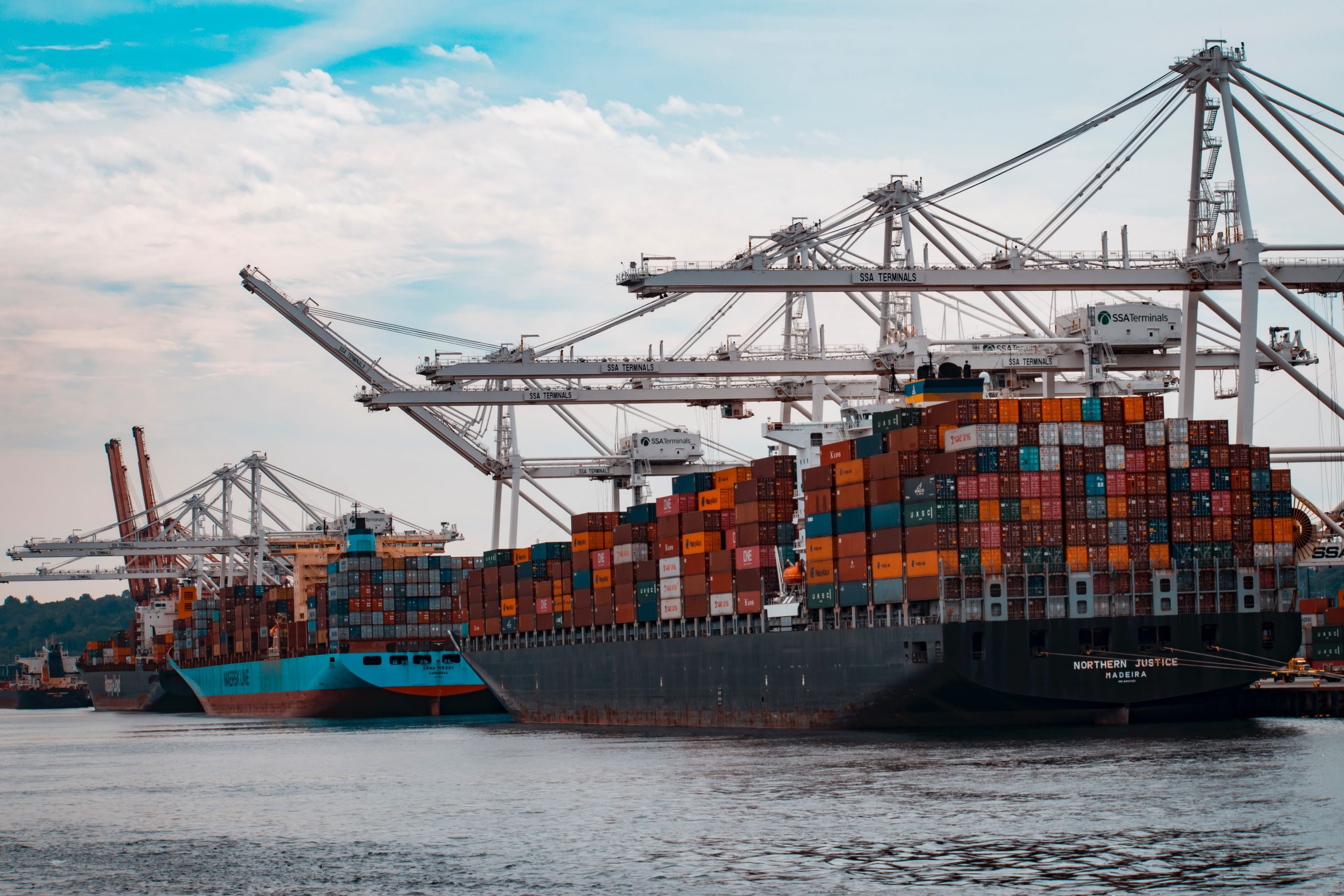Indonesia’s trade balance records 2.33 billion USD surplus in August