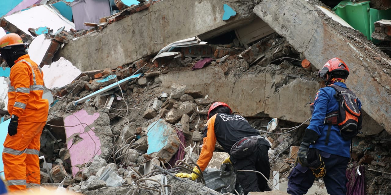 Korban meninggal gempa Mamuju bertambah jadi 73 jiwa, lebih 27.000 orang mengungsi