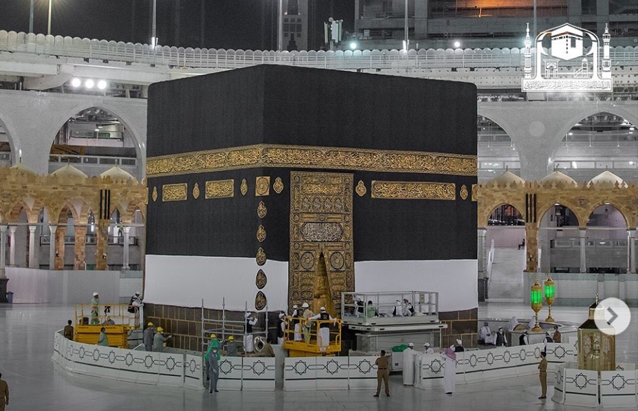 Hajj1442 – Holy Kaaba's cover raised, marking beginning of hajj season