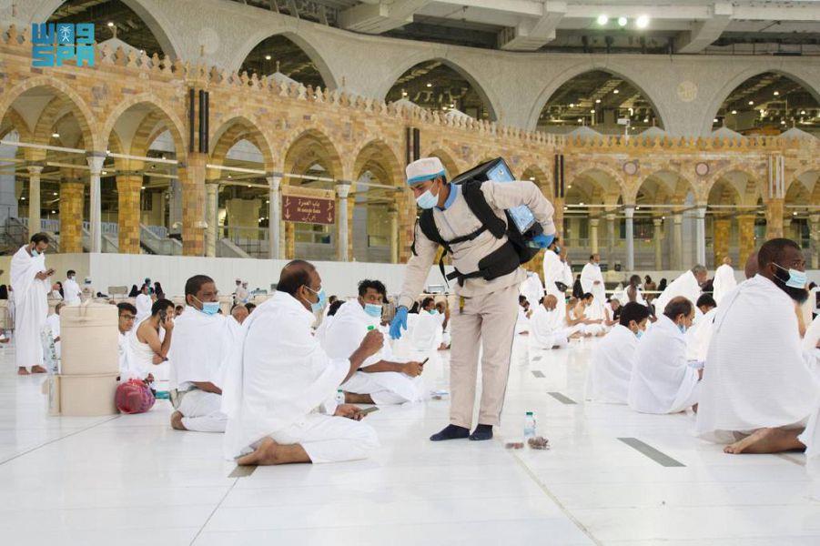 Lebih dari 1,2 juta liter air Zamzam didistribukan di Masjidil Haram