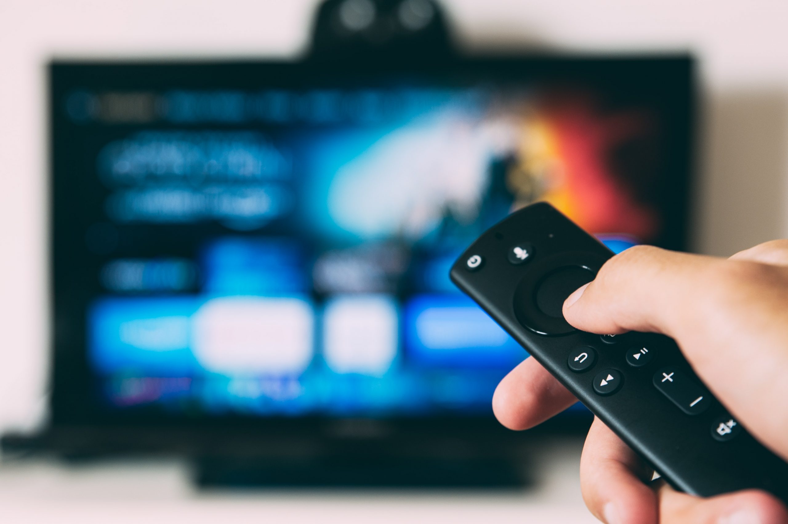 ‘Remote control’ TV Samsung tak perlu baterai, isi daya sendiri dari sinyal Wi-Fi