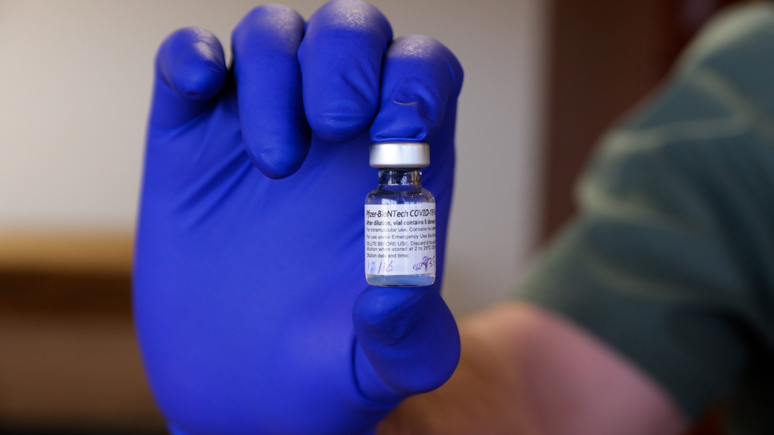 COVID-19 – Penelitian: Vaksin Pfizer dan Moderna kurang efektif lawan Omicron