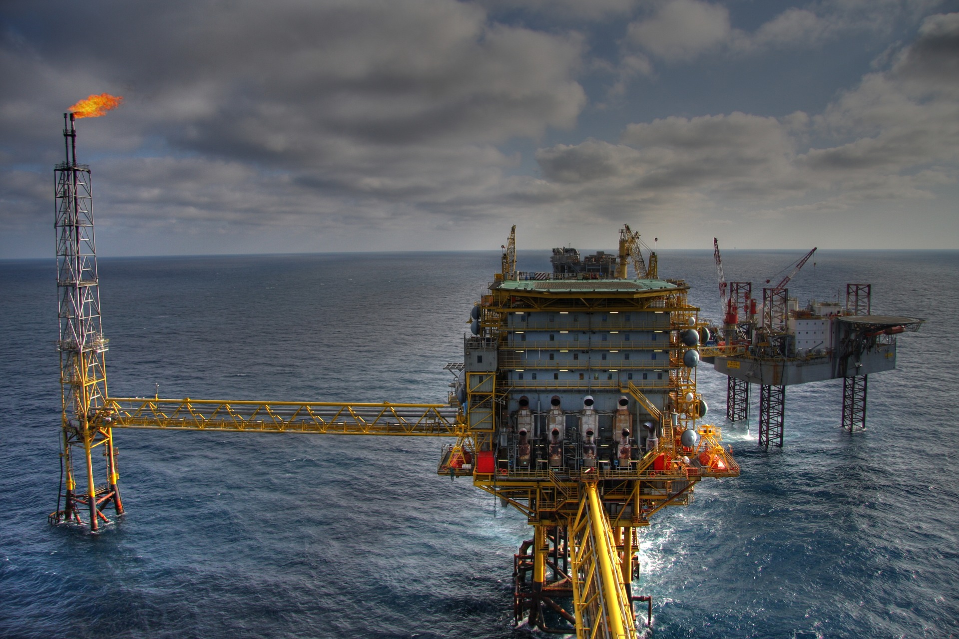 Minyak naik di sesi Asia didorong selera risiko dan pasokan OPEC ketat