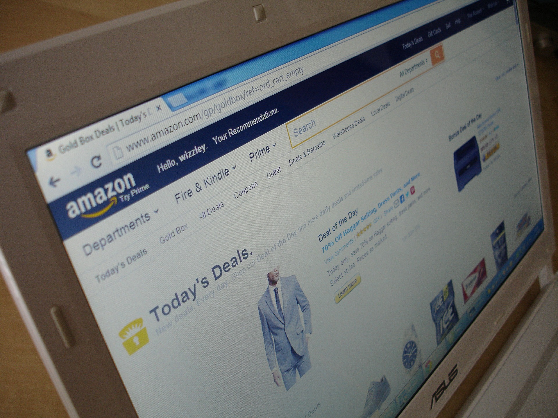 Saham Amazon melonjak, Jeff Bezos untung 20 miliar dolar AS