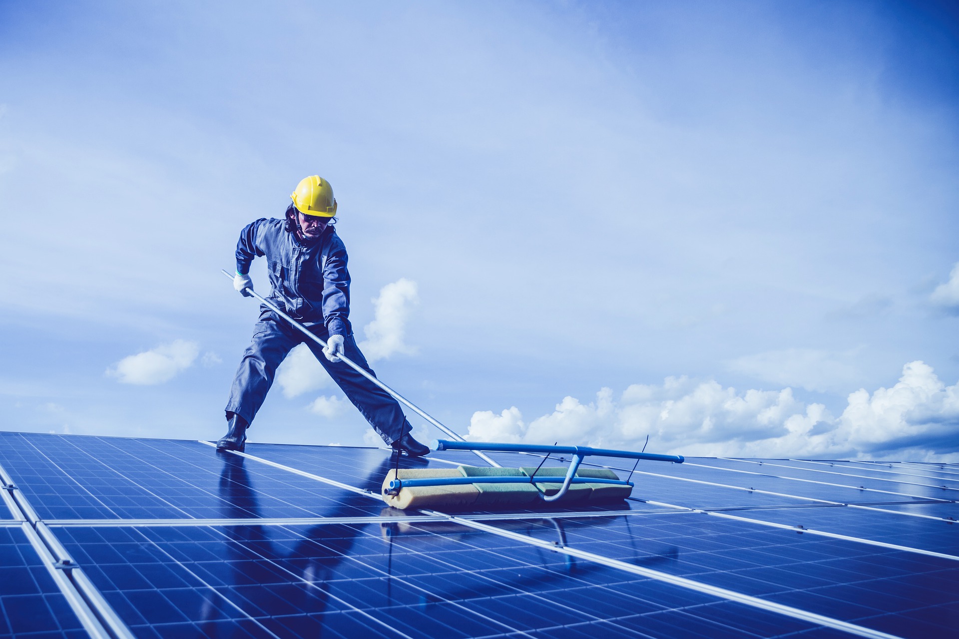 Setiap 1 megawatt pembangkit energi bersih butuh 30 tenaga kerja