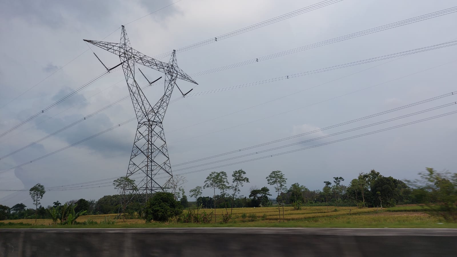 Indonesia spends 2.7 mln kiloliters of fuel oil to turn on electricity