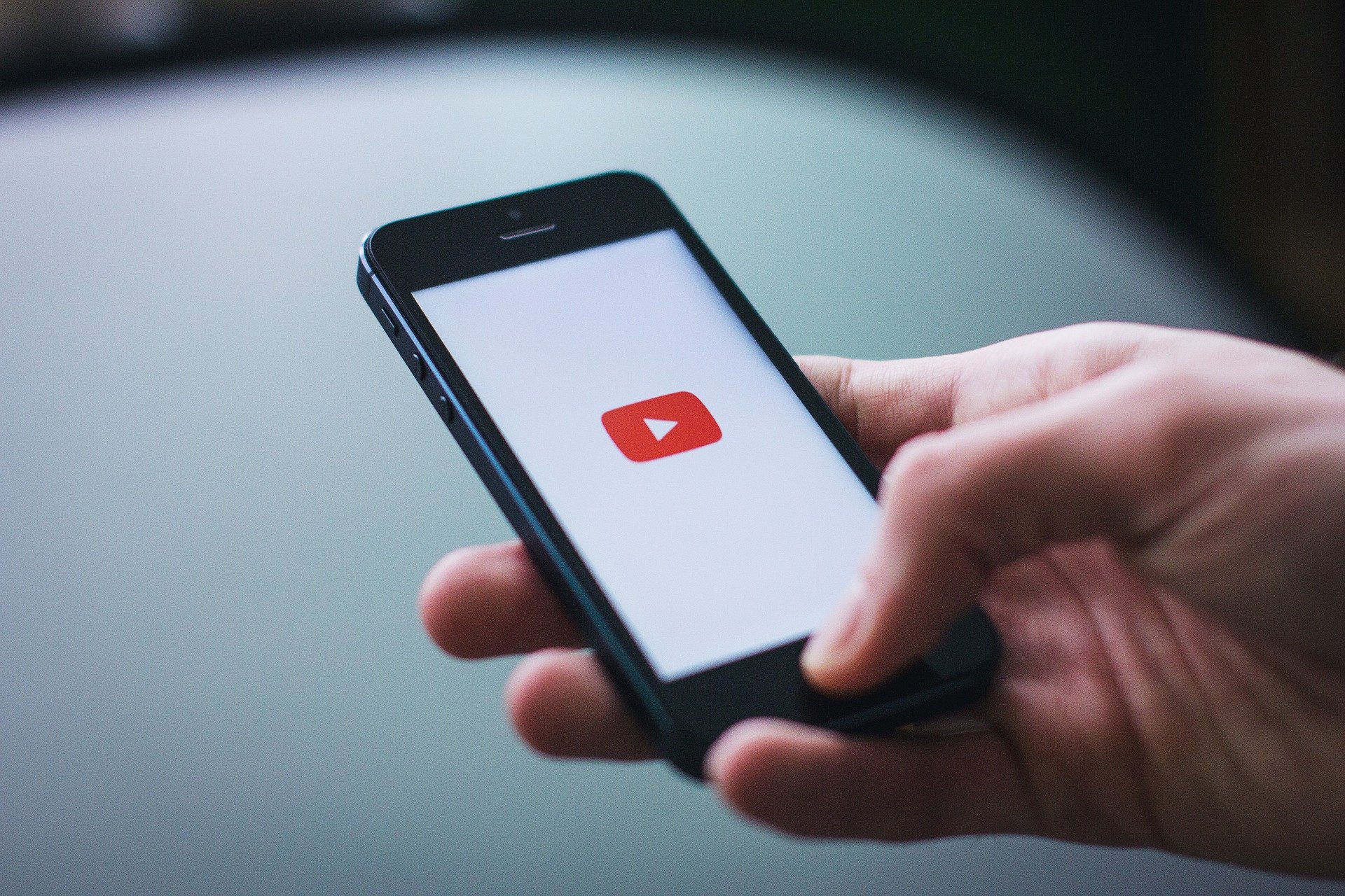 YouTube tutup saluran Russia Today dan Sputnik di Inggris dan Eropa