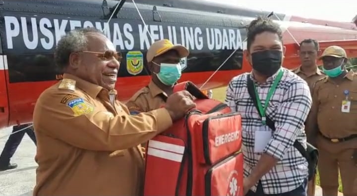 Papua’s Mimika regent launches air ambulance to serve rural people