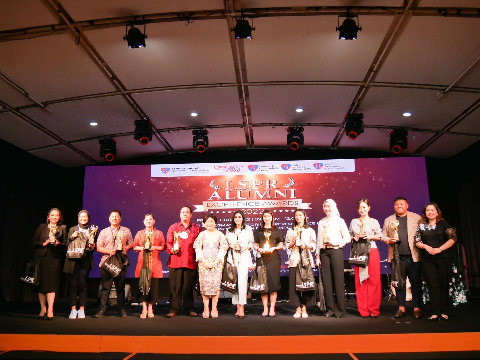 alumni berprestasi lspr institute