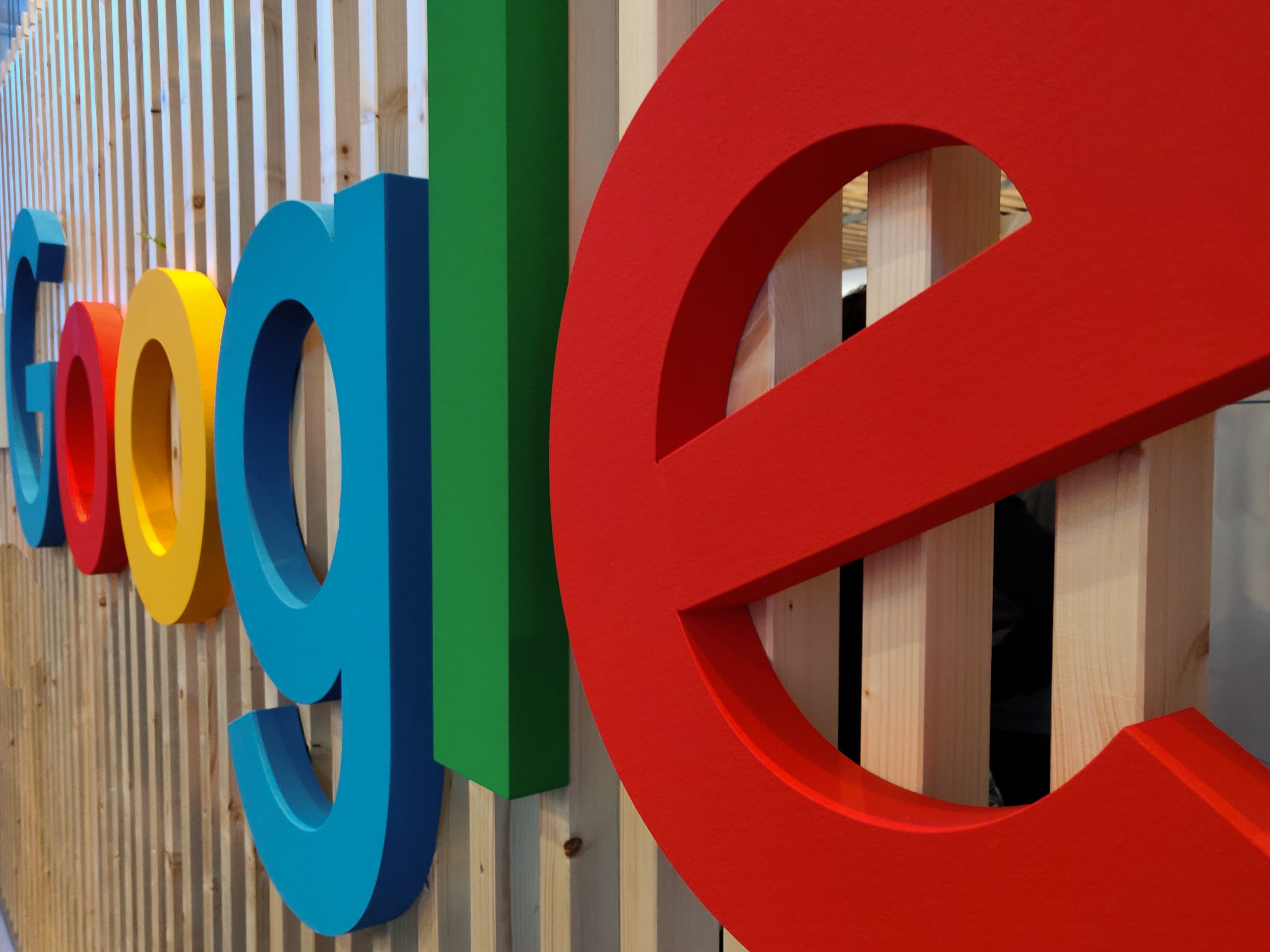 Google pecat insinyur perangkat lunak yang klaim chatbot AI-nya hidup