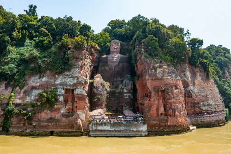 Patung Buddha Sungai Yangtze