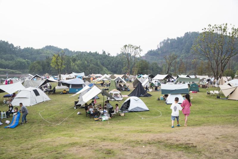 Rekreasi outdoor berkemah