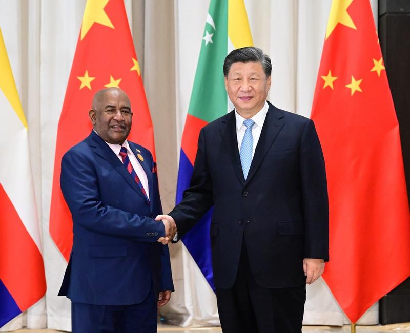 China mendukung Komoro