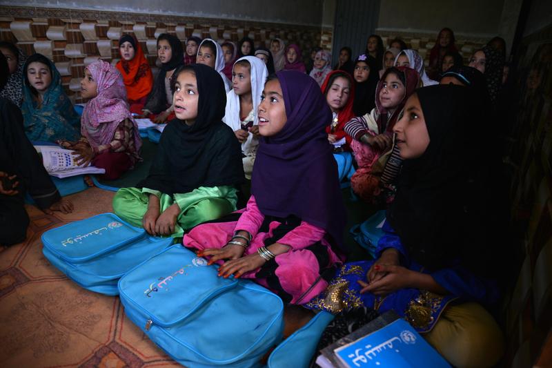 Larangan perempuan masuk universitas