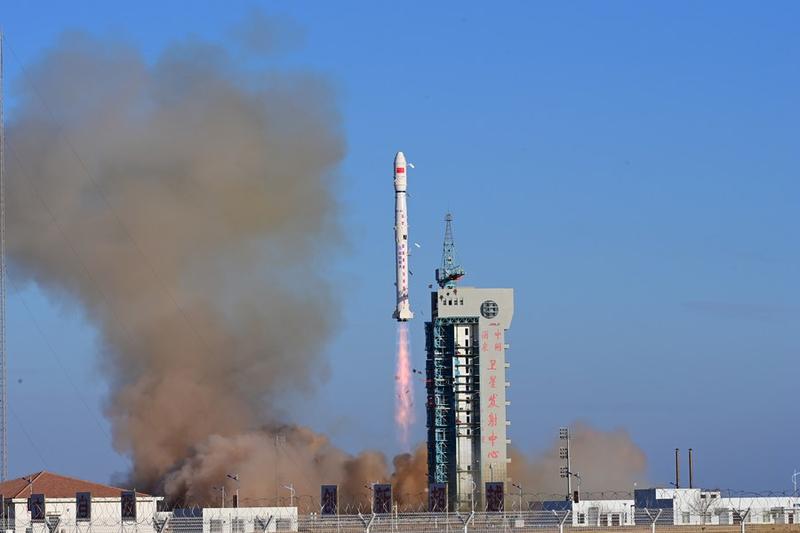 Satelit percobaan luar angkasa