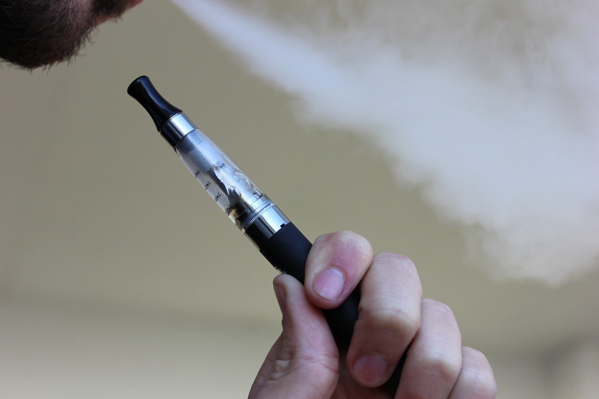 Produsen rokok elektrik Juul