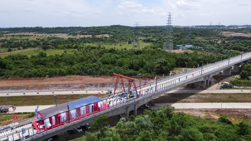 Konstruksi ballastless track slab
