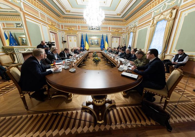 Pasokan senjata ke Ukraina