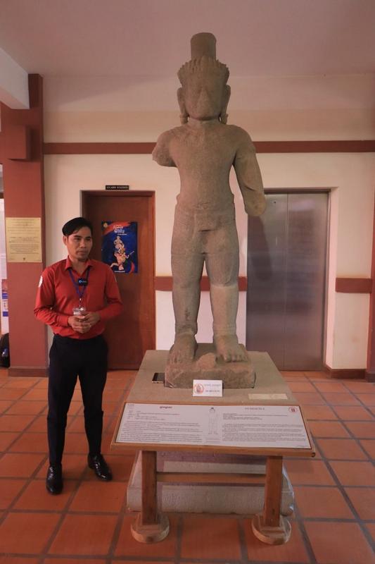 Patung penjaga pintu Kamboja