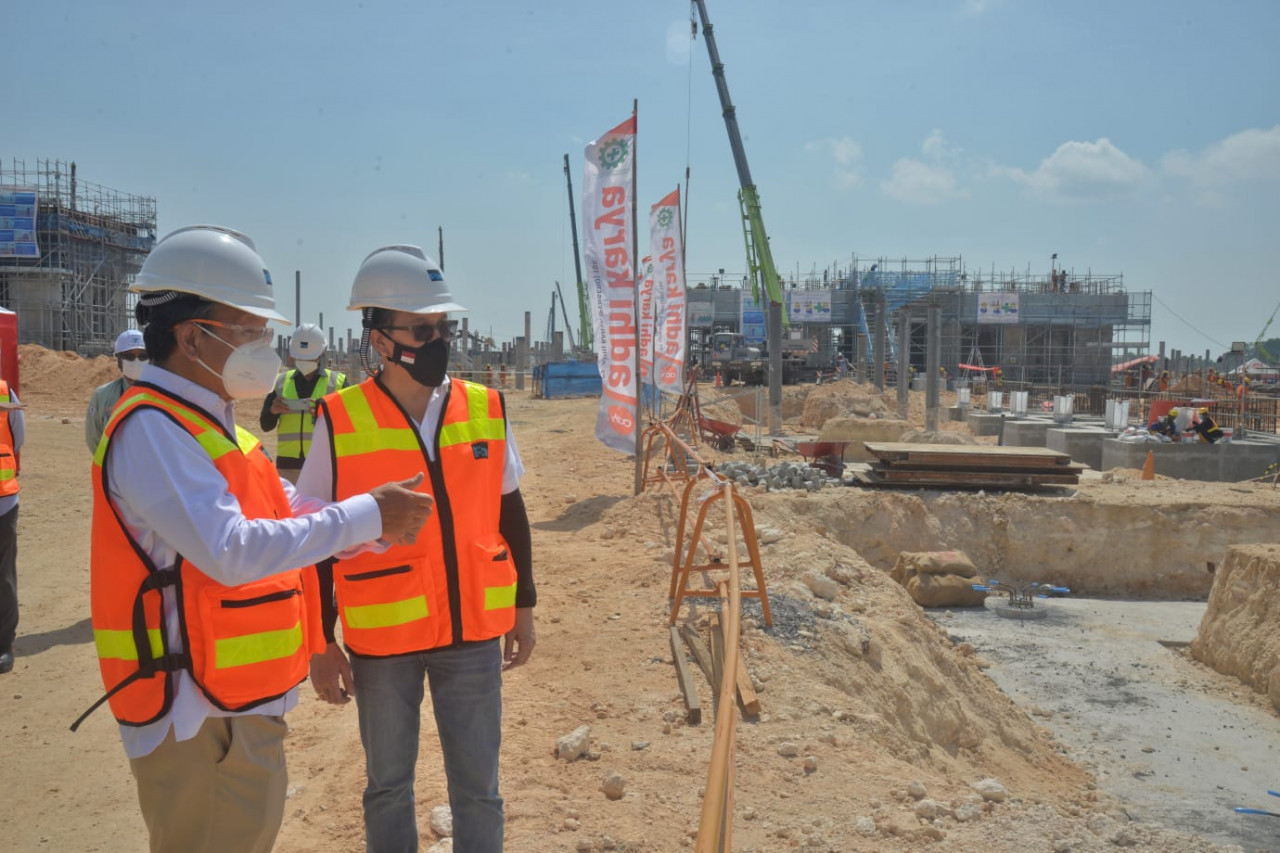 Pembangunan industri smelter