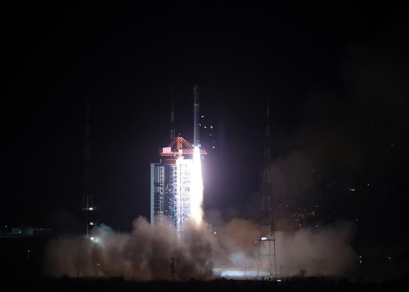 Satelit penginderaan jauh hiperspektral