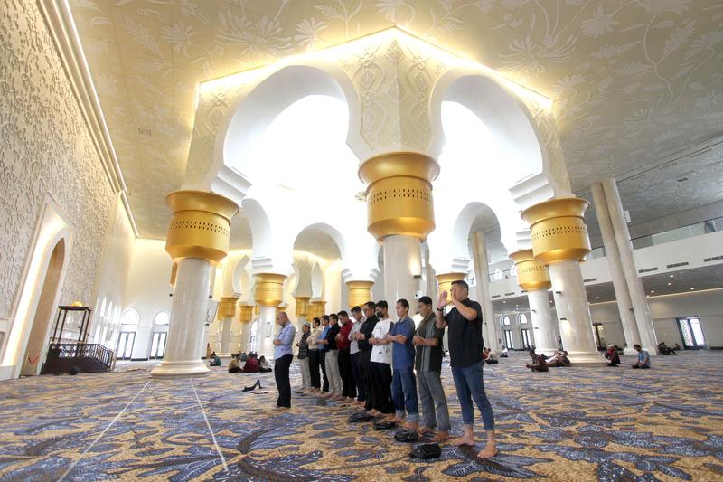 Hukum melaksanakan sholat Jumat