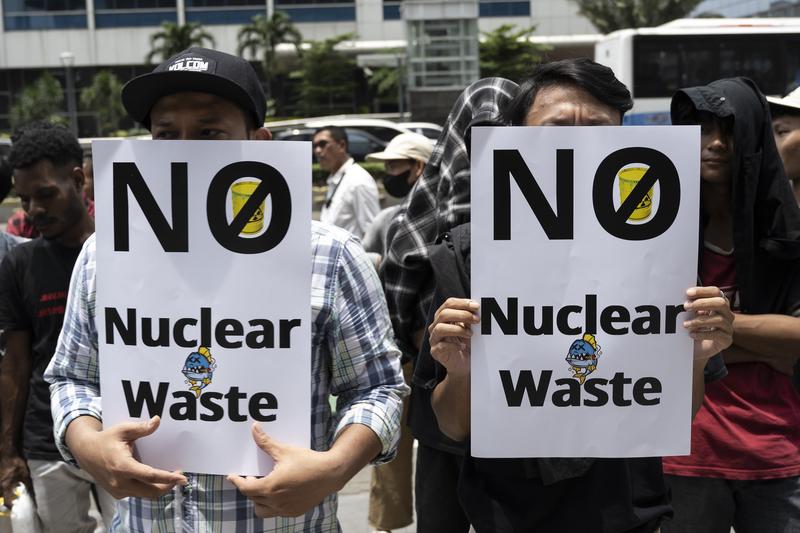 Pembuangan air terkontaminasi nuklir