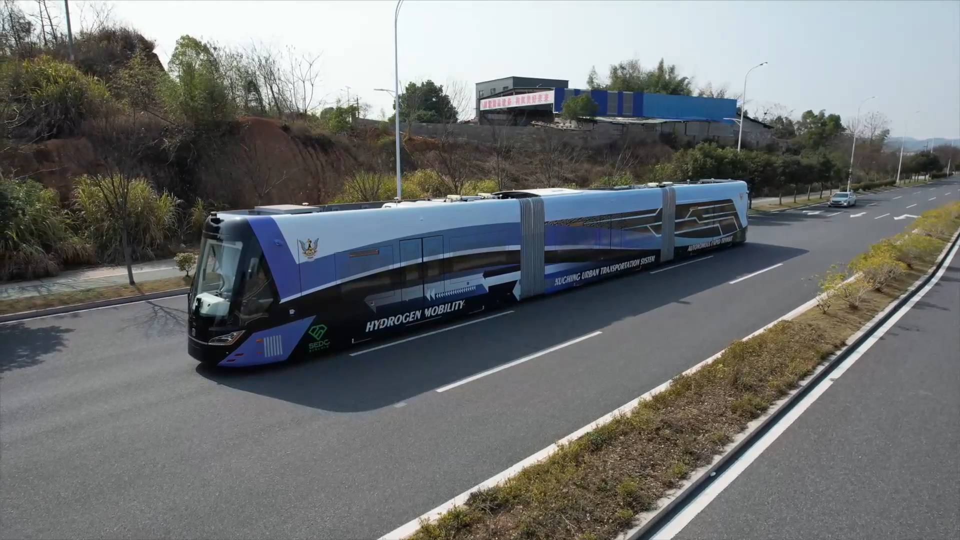 Trem pintar bertenaga hidrogen