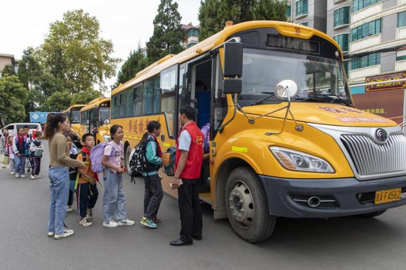 Bus sekolah
