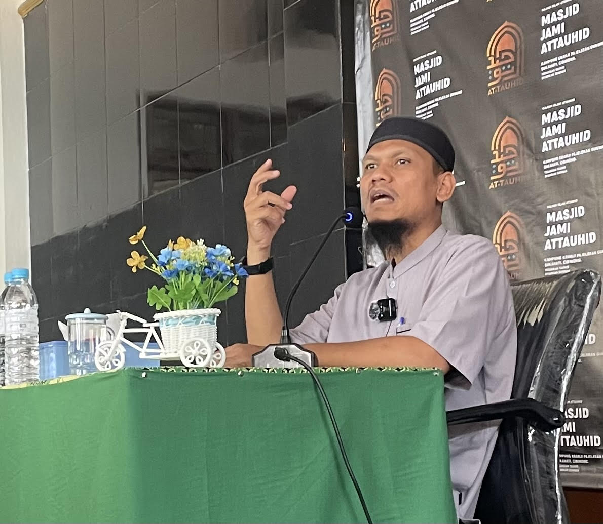 Ustadz Muhammad Yassir.
