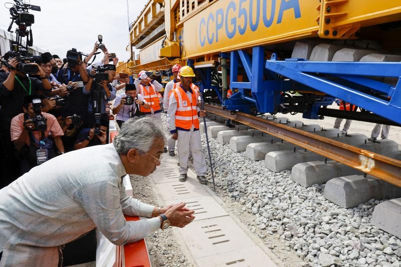 Megaproyek jalur kereta