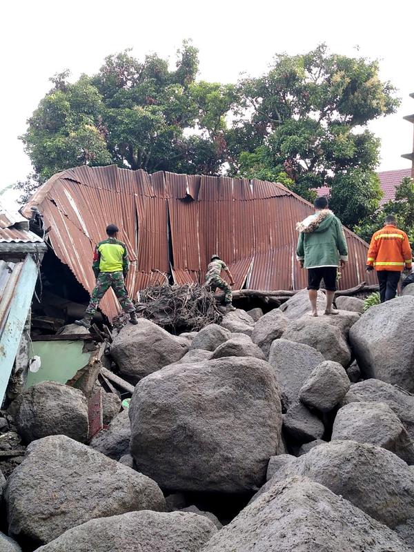 Banjir yang membawa lumpur