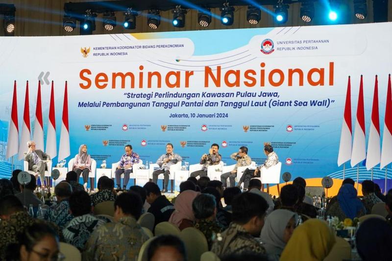 Pembangunan tanggul laut