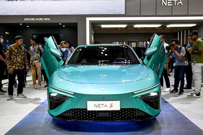 Mobil NETA V-II dilengkapi baterai