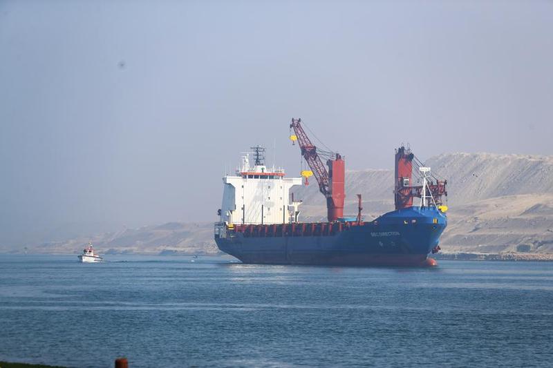 Terusan Suez berperan sebagai