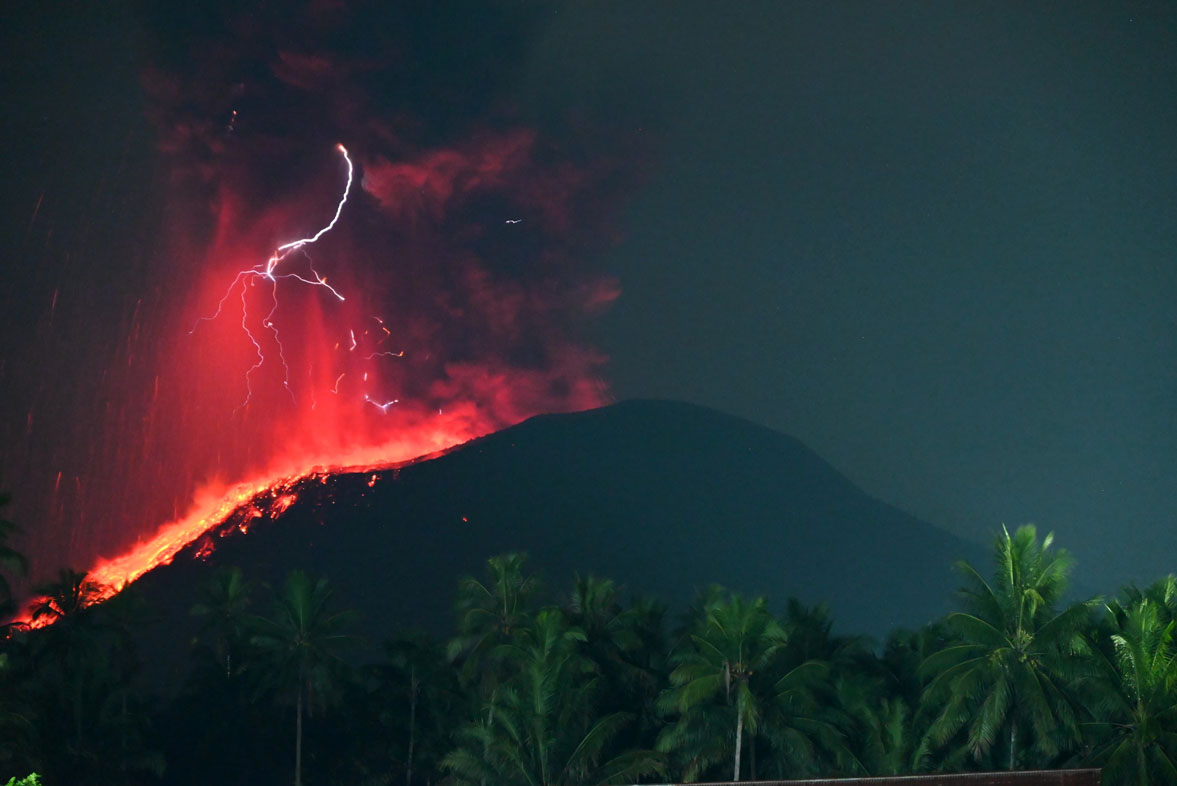 Gunung api di Indonesia
