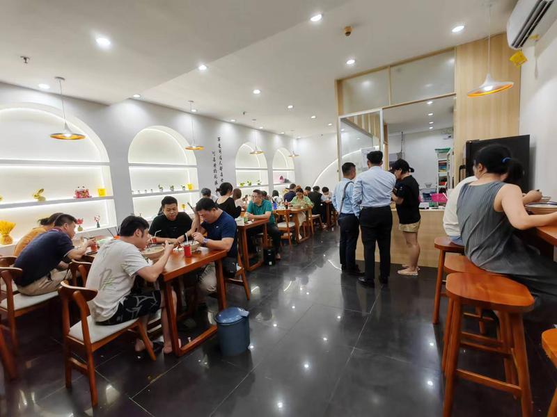 Luosifen adalah hidangan khas