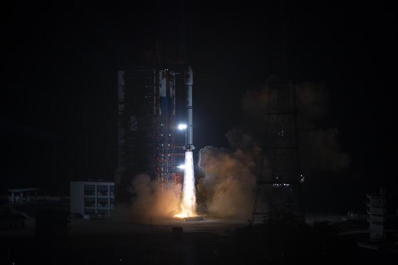 Satelit telekomunikasi propulsi listrik