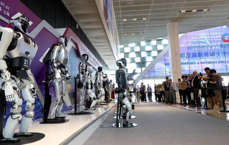 Penggunaan robot humanoid