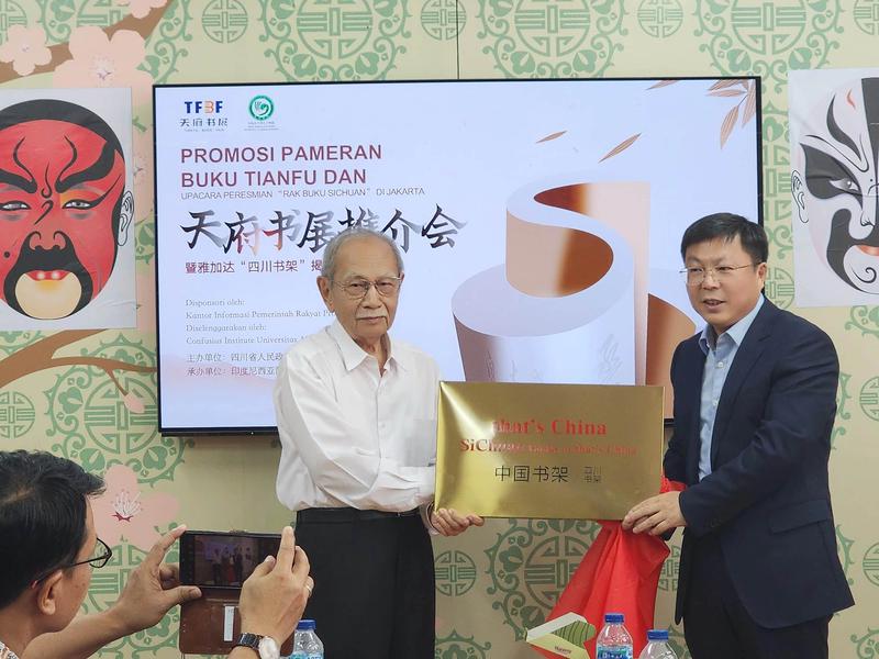 Rak Buku Sichuan