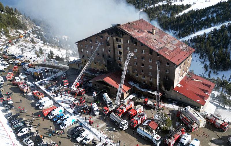 kebakaran dahsyat resor ski