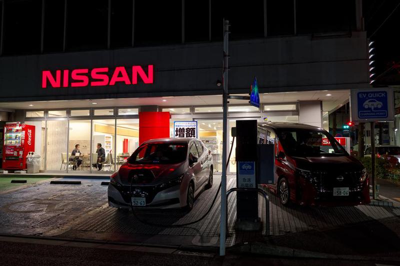 negosiasi merger antara Nissan