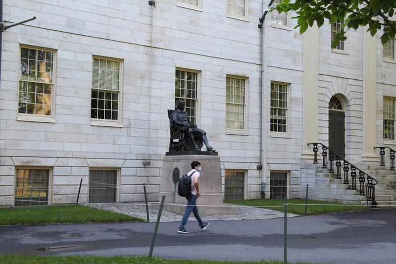 Universitas Harvard di bawah
