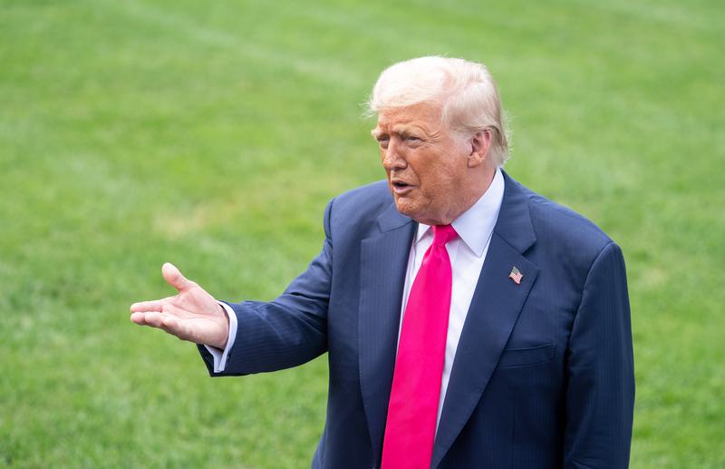 Trump mengajukan gugatan terhadap