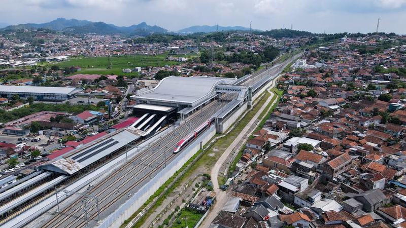 perluasan jalur kereta cepat