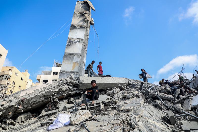 Israel kembali mengebom gedung